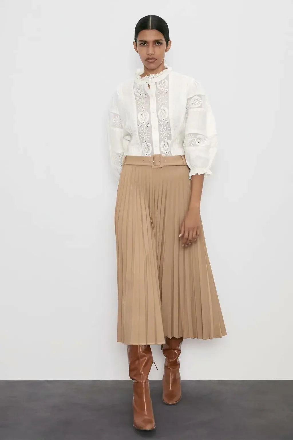 Embroidered Lace Top: Boho Chic for Sunny Days