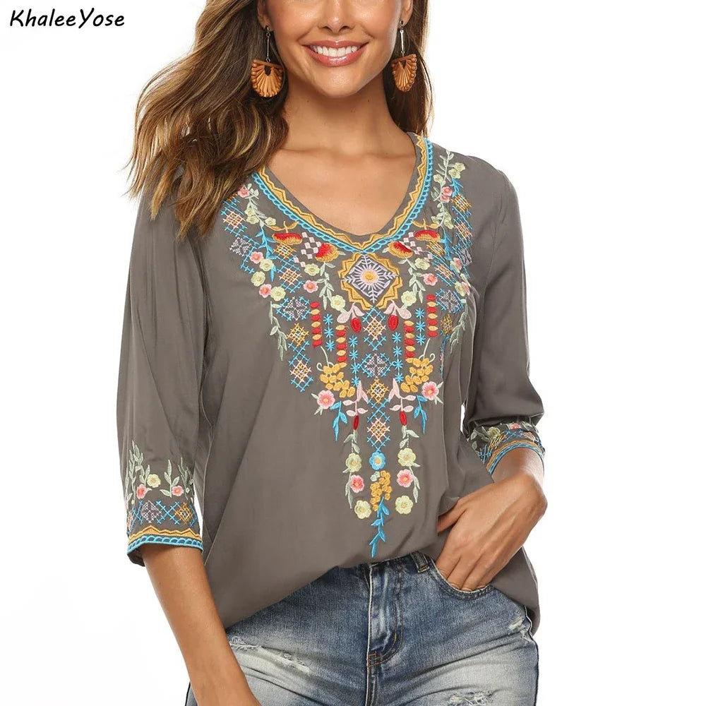 Ethnic Top: Hippie Vibes in a Classic Blouse