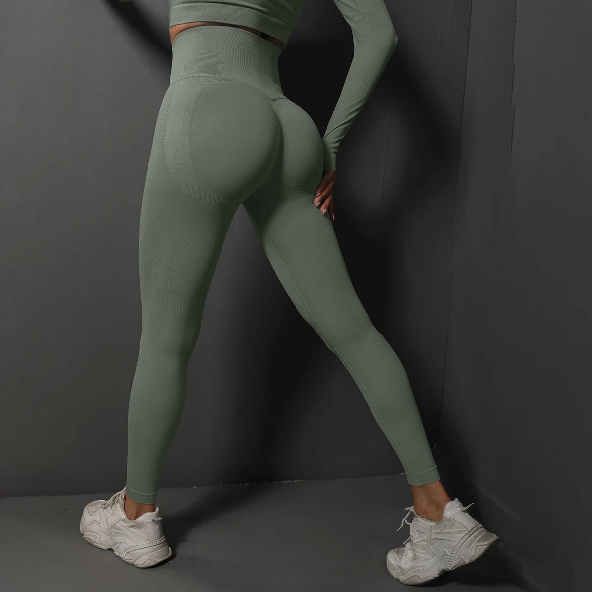 Yoga Leggings: Seamless and Sexy for Sports