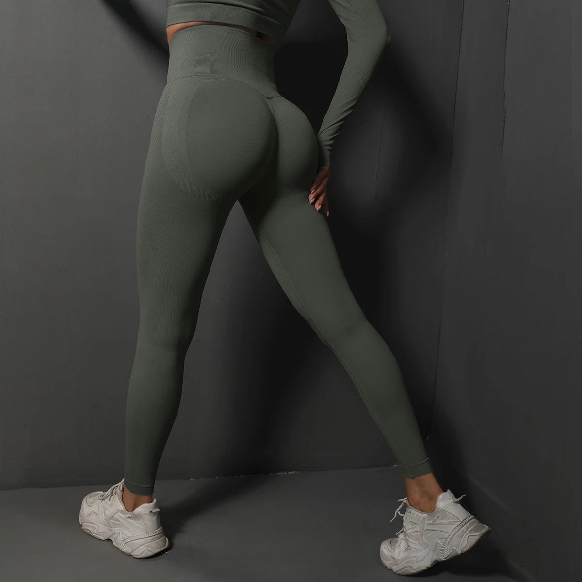 Yoga Leggings: Seamless and Sexy for Sports