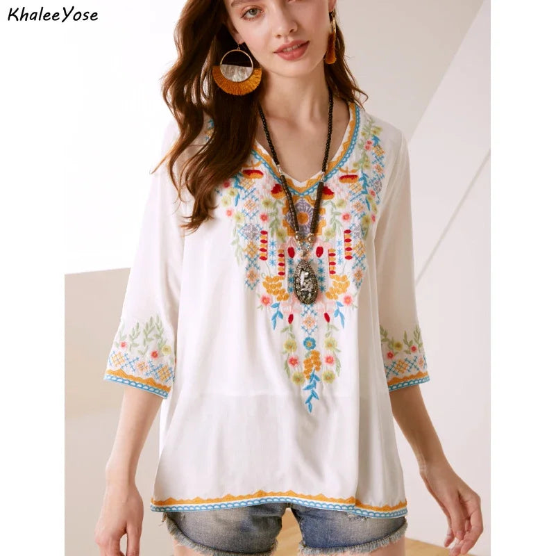 Ethnic Top: Hippie Vibes in a Classic Blouse