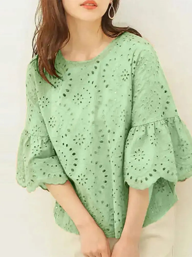 Elegant Top: Lace Details for a Holiday Vibe