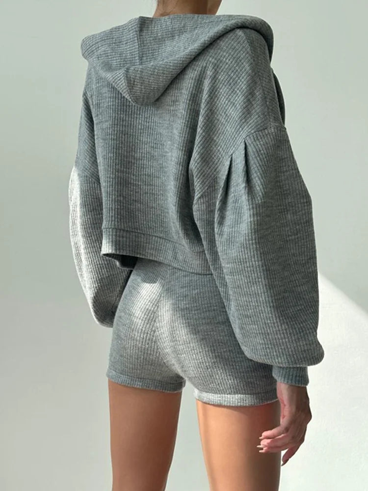 Sweatshirt Suit: Knitted Comfort with a Stylish Edge