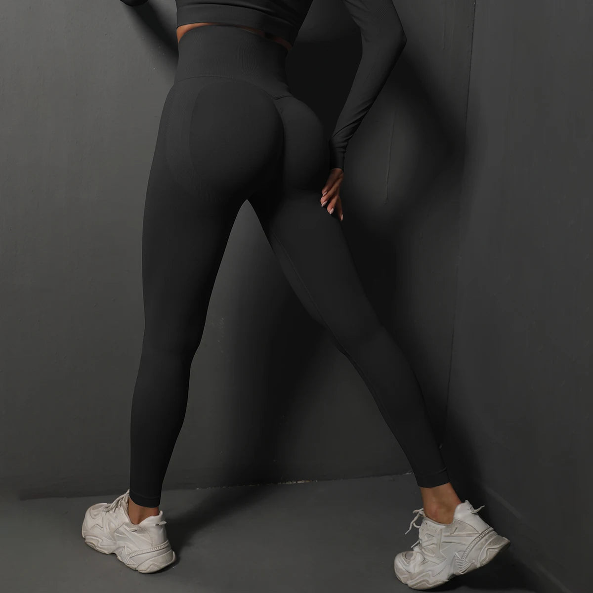 Yoga Leggings: Seamless and Sexy for Sports