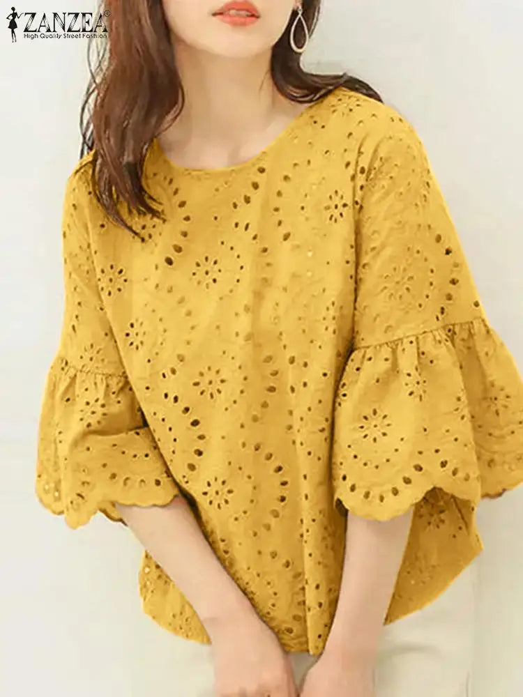 Elegant Top: Lace Details for a Holiday Vibe