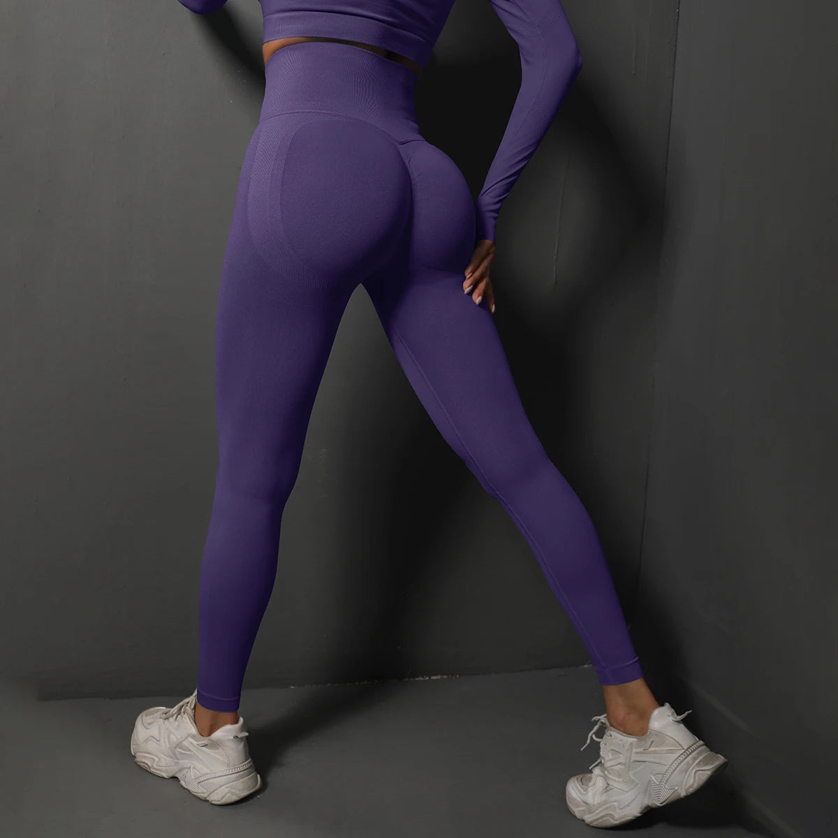 Yoga Leggings: Seamless and Sexy for Sports