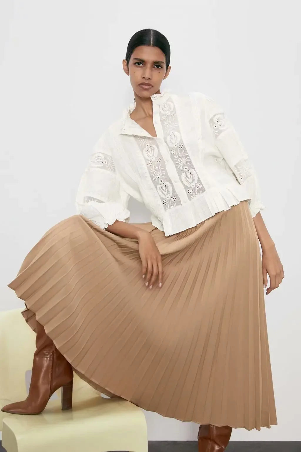 Embroidered Lace Top: Boho Chic for Sunny Days