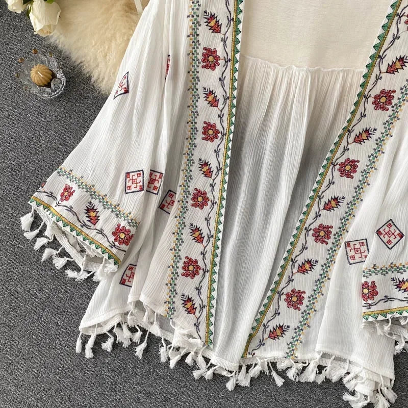 Boho Cardigan: Summer Style with Embroidered Flair