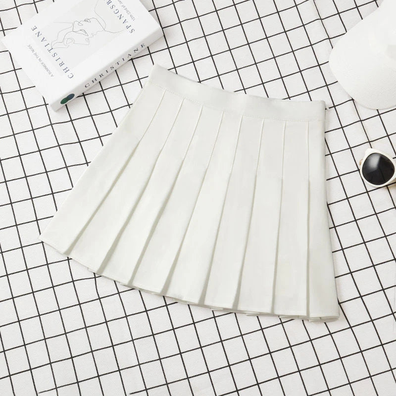 Campus Trends: High Waist Mini Skirts
