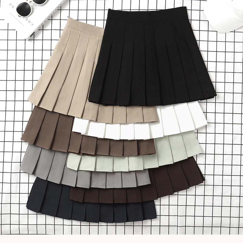 Campus Trends: High Waist Mini Skirts