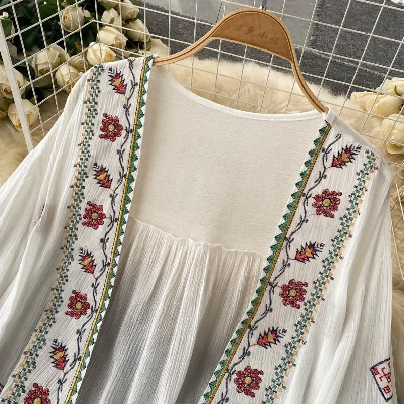 Boho Cardigan: Summer Style with Embroidered Flair