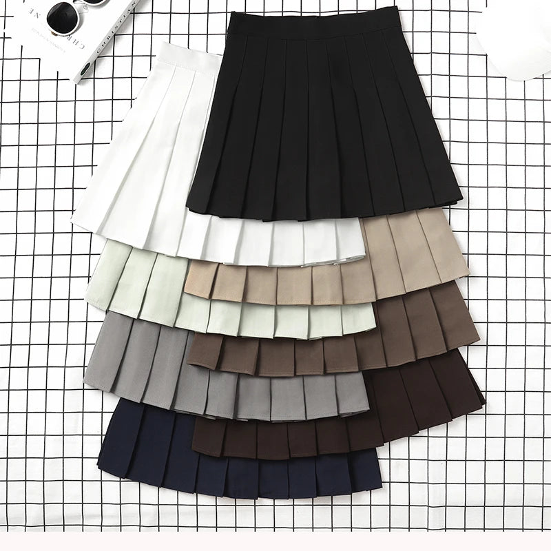 Campus Trends: High Waist Mini Skirts