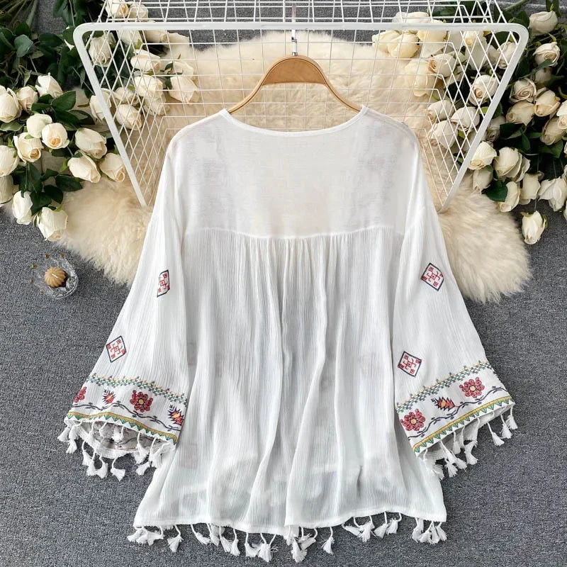 Boho Cardigan: Summer Style with Embroidered Flair