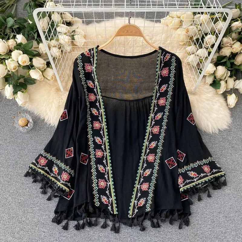 Boho Cardigan: Summer Style with Embroidered Flair