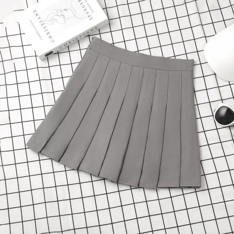 Campus Trends: High Waist Mini Skirts
