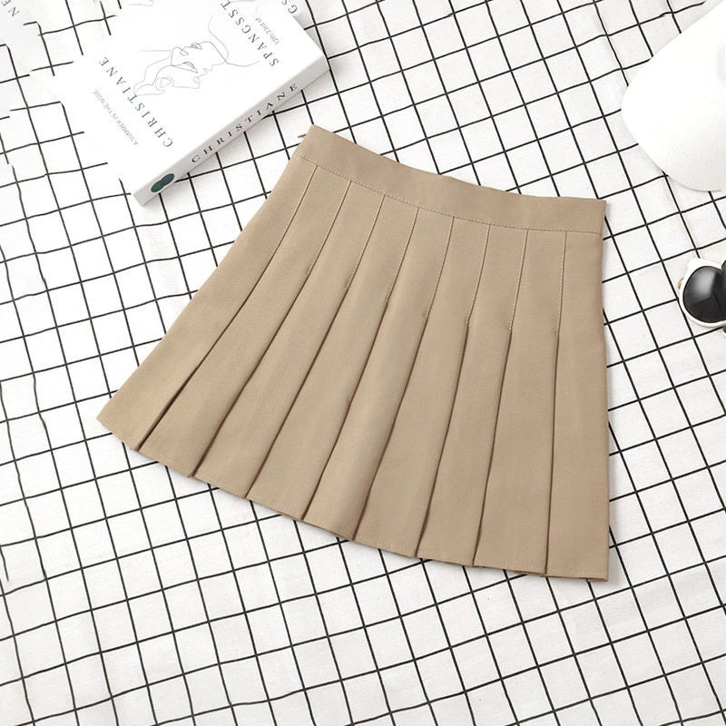 Campus Trends: High Waist Mini Skirts