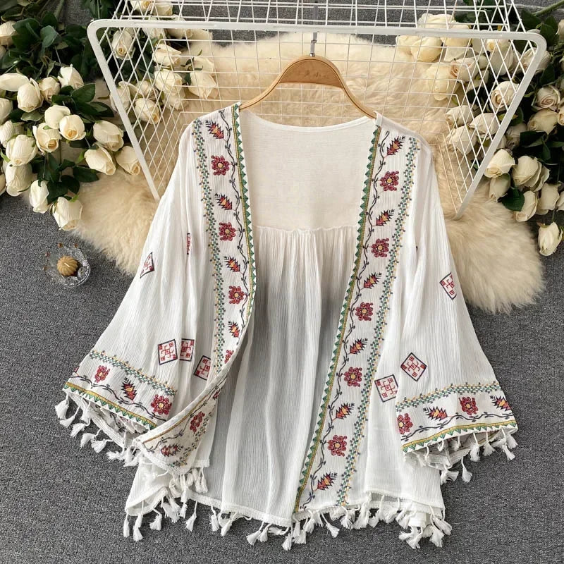 Boho Cardigan: Summer Style with Embroidered Flair