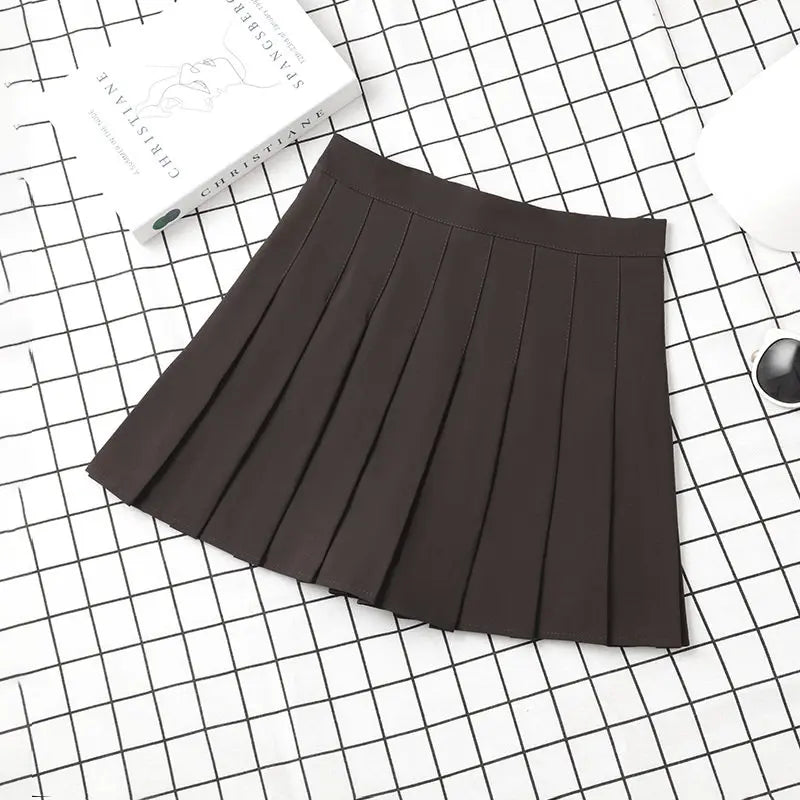 Campus Trends: High Waist Mini Skirts