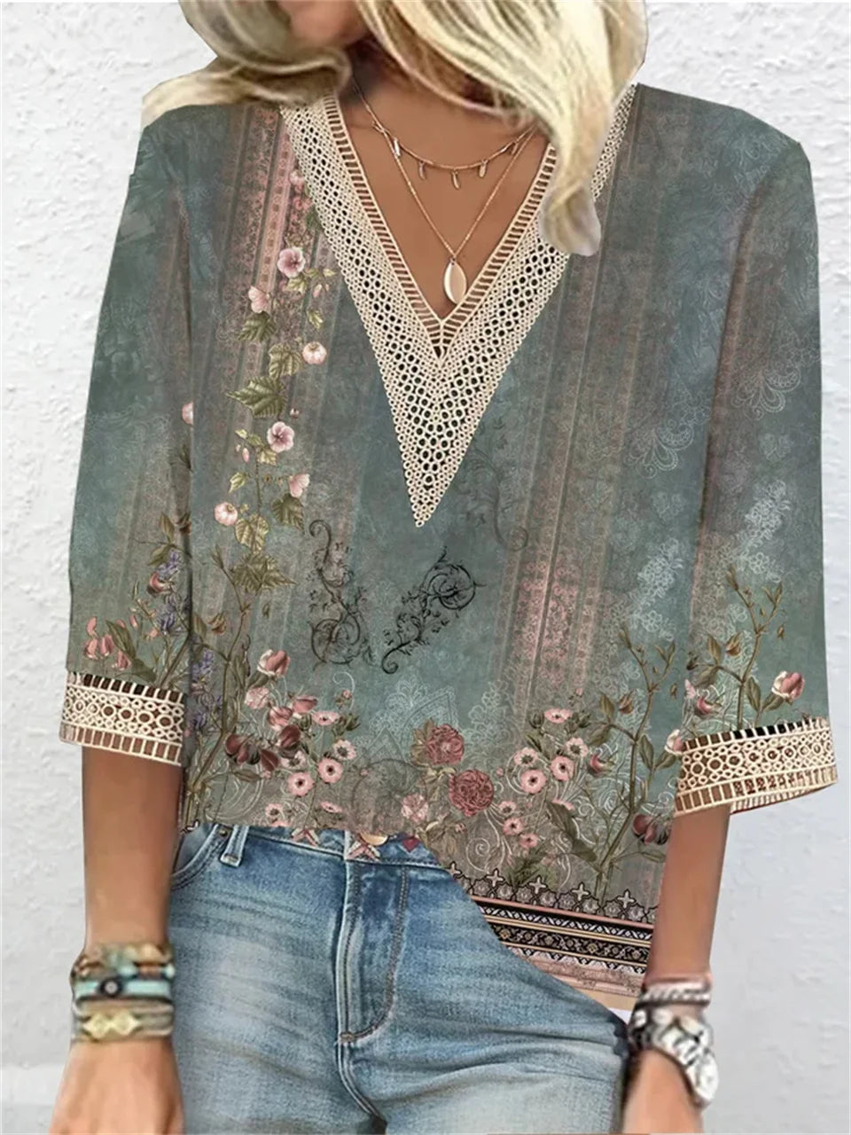 Elegant Loose Blouse: Weekend Vibes with a Touch of Sophistication